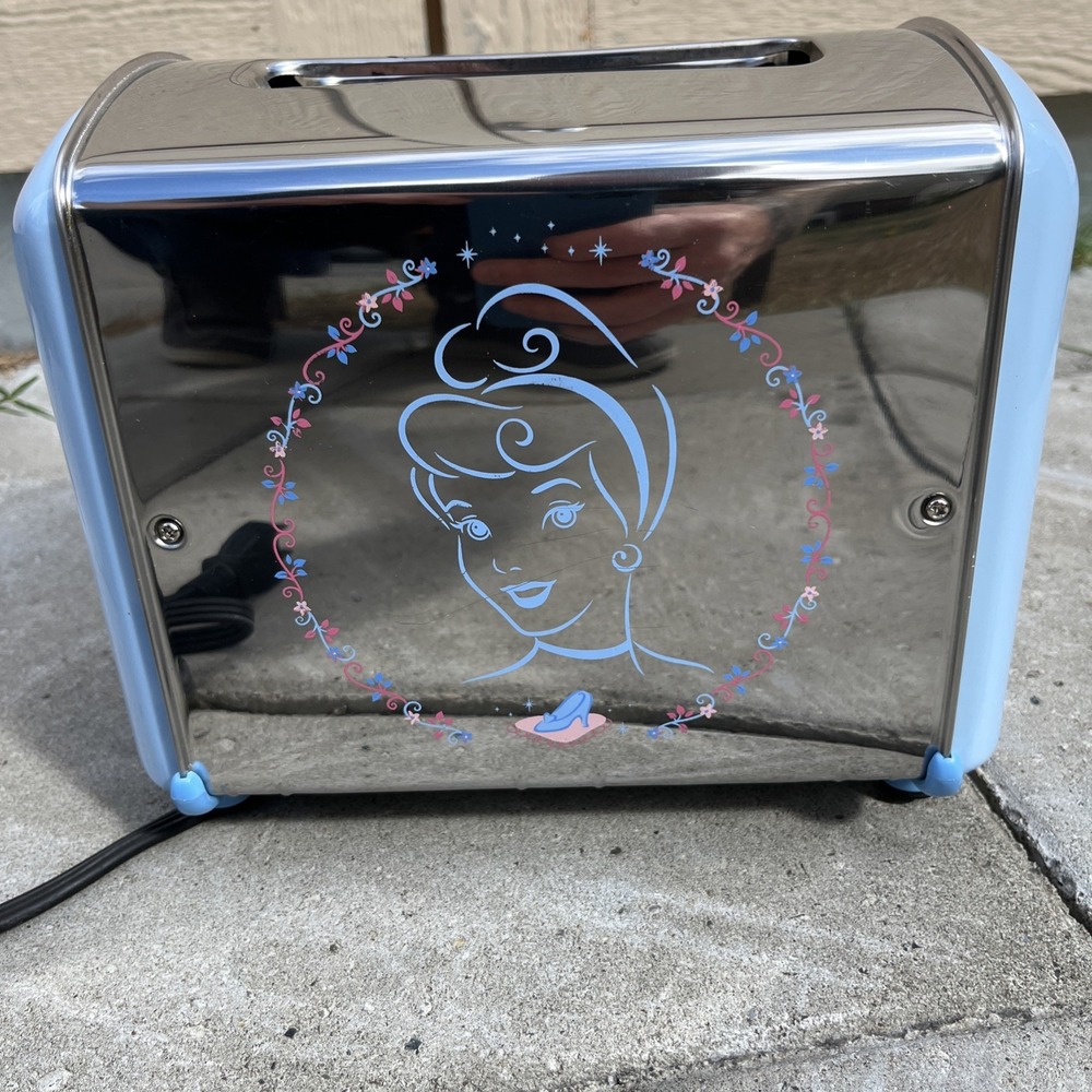 Disney Cinderella Music Toaster Villaware 2005 Plays Music And Imprints Slipper